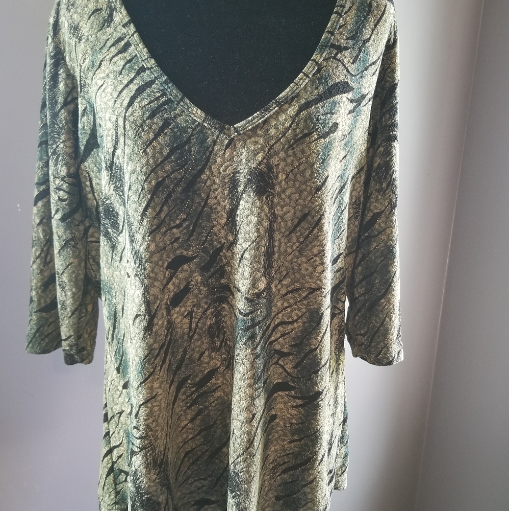 Preowned, v neck half sleeve blouse size 1XL